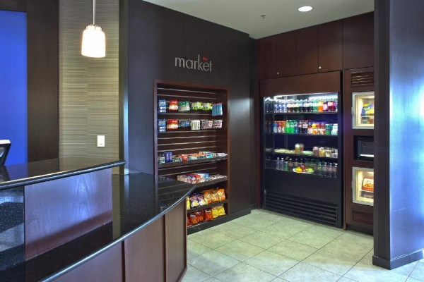 Courtyard by Marriott Hamilton image 24