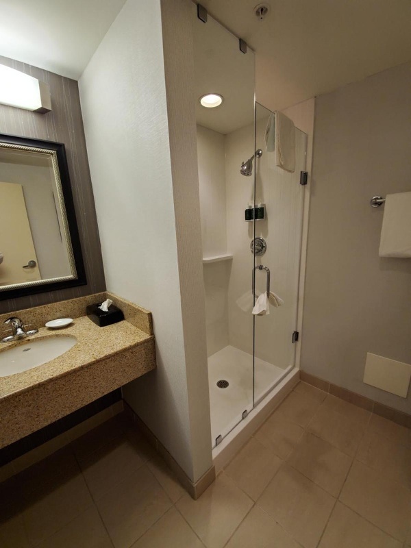 Courtyard by Marriott Hamilton image 7